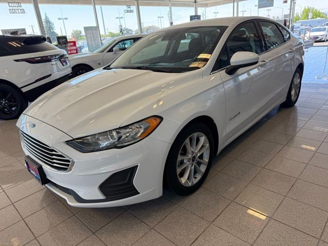 Ford Fusion Hybrid Vehicle Full-screen Gallery Image 06