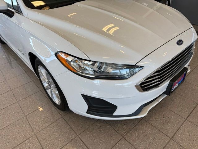 Ford Fusion Hybrid Vehicle Full-screen Gallery Image 08