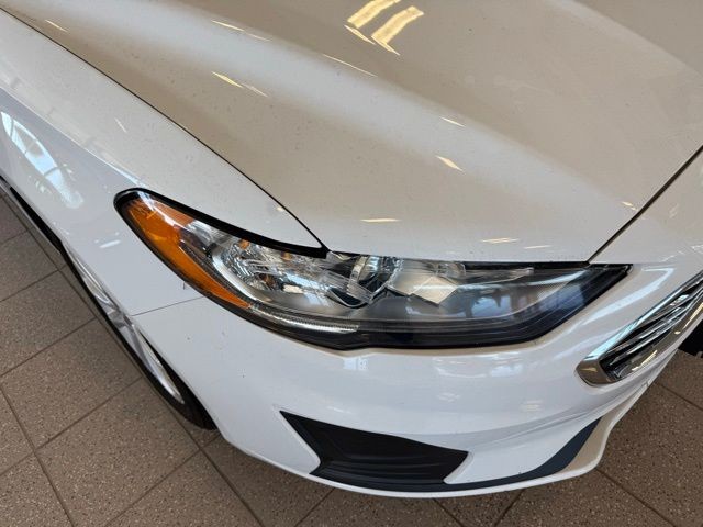 Ford Fusion Hybrid Vehicle Full-screen Gallery Image 09