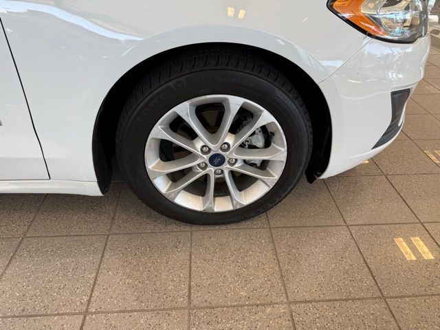 Ford Fusion Hybrid Vehicle Full-screen Gallery Image 10