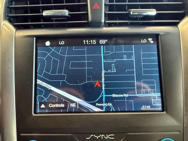 Ford Fusion Hybrid Vehicle Full-screen Gallery Image 15