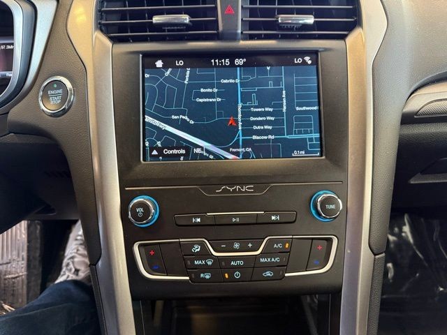 Ford Fusion Hybrid Vehicle Full-screen Gallery Image 16