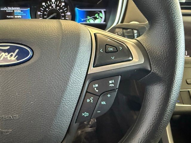 Ford Fusion Hybrid Vehicle Full-screen Gallery Image 18