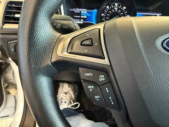 Ford Fusion Hybrid Vehicle Full-screen Gallery Image 19