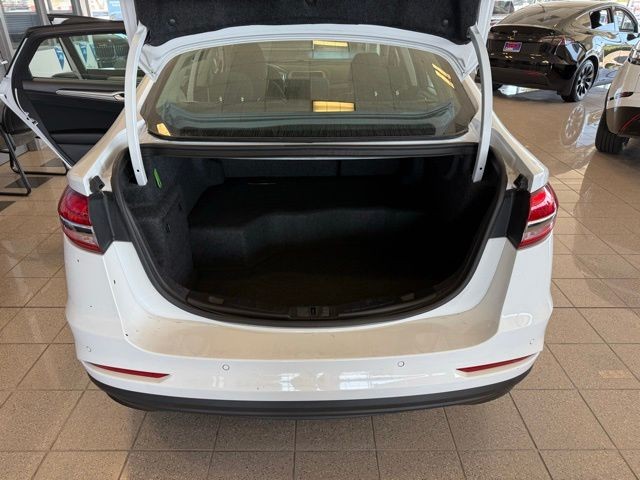 Ford Fusion Hybrid Vehicle Full-screen Gallery Image 23