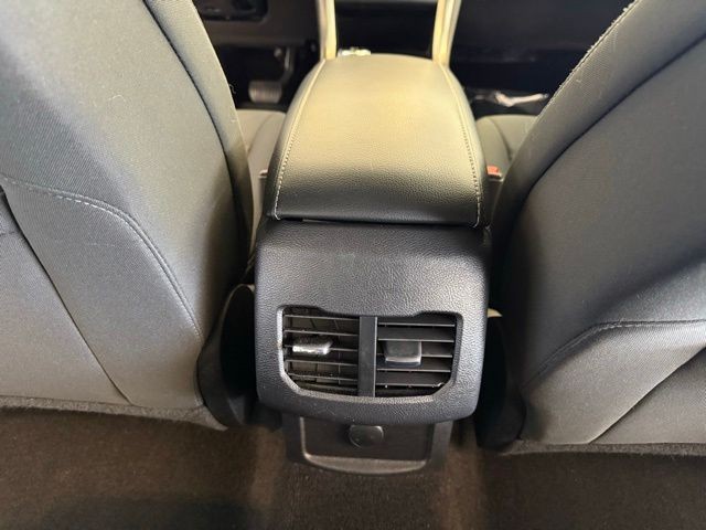 Ford Fusion Hybrid Vehicle Full-screen Gallery Image 25