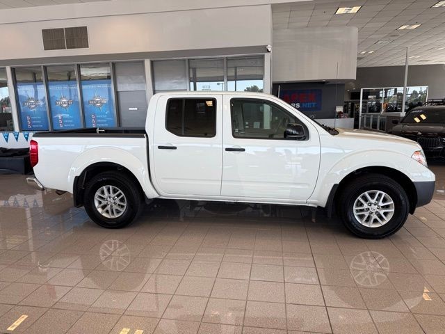 Nissan Frontier Vehicle Full-screen Gallery Image 02