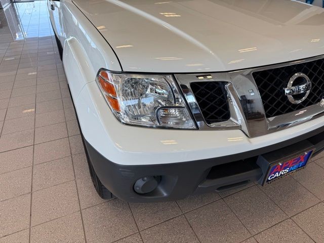 Nissan Frontier Vehicle Full-screen Gallery Image 08