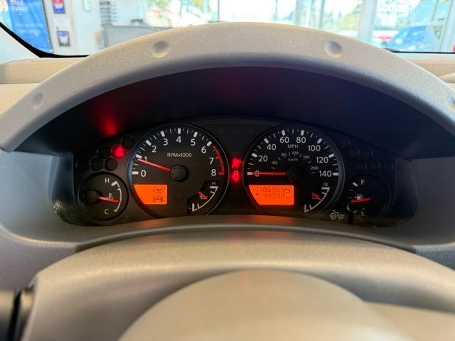 Nissan Frontier Vehicle Full-screen Gallery Image 13