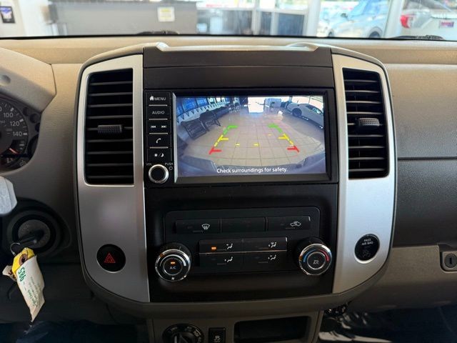 Nissan Frontier Vehicle Full-screen Gallery Image 15