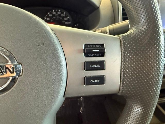 Nissan Frontier Vehicle Full-screen Gallery Image 17