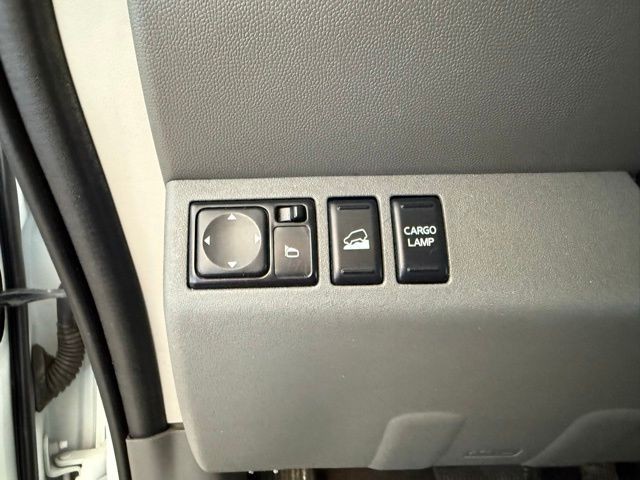 Nissan Frontier Vehicle Full-screen Gallery Image 19