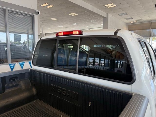 Nissan Frontier Vehicle Full-screen Gallery Image 23