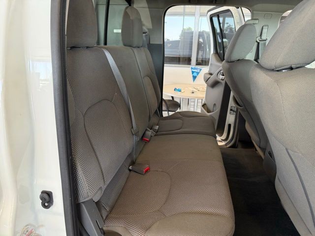 Nissan Frontier Vehicle Full-screen Gallery Image 24