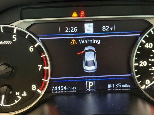 Nissan Altima Vehicle Full-screen Gallery Image 12