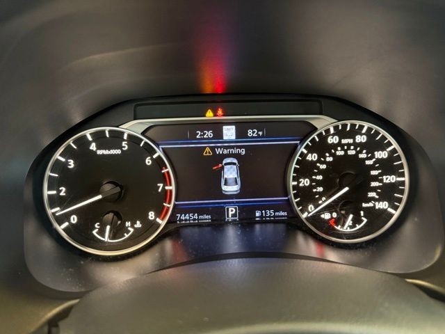 Nissan Altima Vehicle Full-screen Gallery Image 13