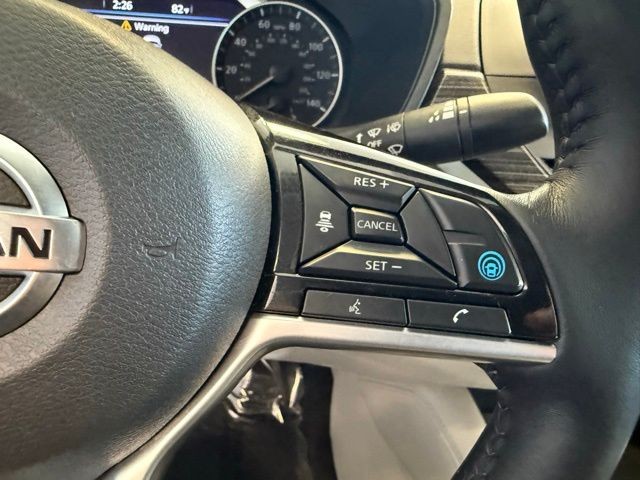 Nissan Altima Vehicle Full-screen Gallery Image 18