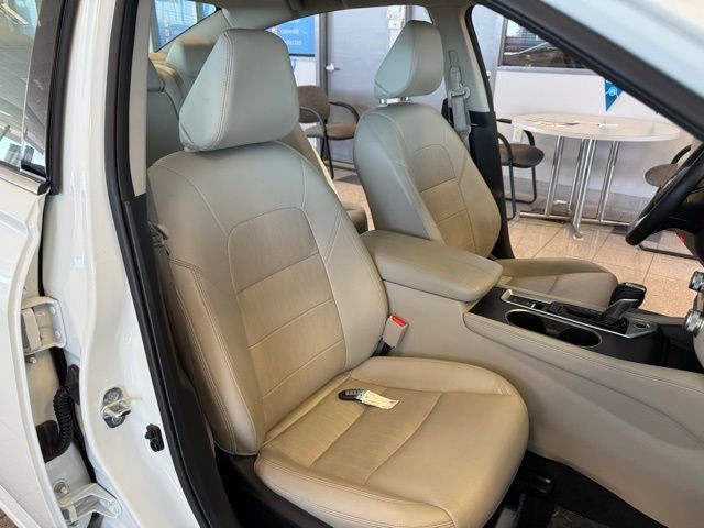 Nissan Altima Vehicle Full-screen Gallery Image 27