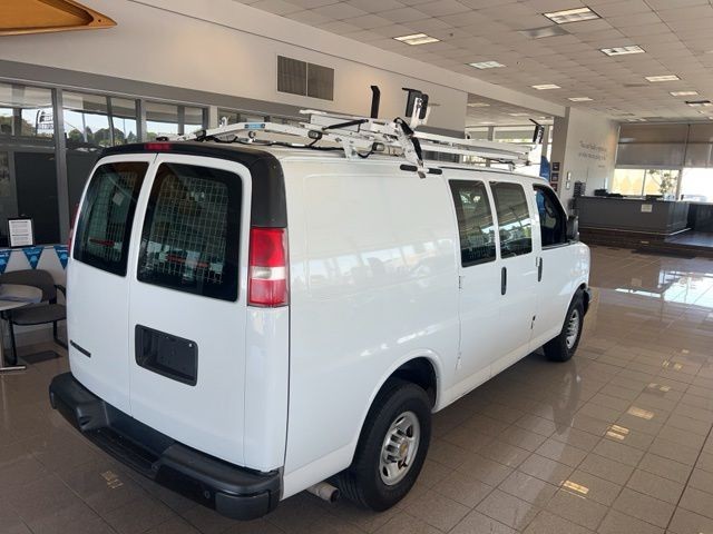 Chevrolet Express Cargo Van Vehicle Full-screen Gallery Image 04