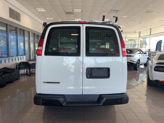Chevrolet Express Cargo Van Vehicle Full-screen Gallery Image 05