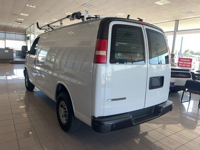 Chevrolet Express Cargo Van Vehicle Full-screen Gallery Image 06