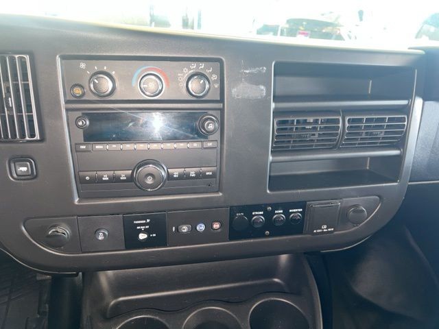 Chevrolet Express Cargo Van Vehicle Full-screen Gallery Image 16