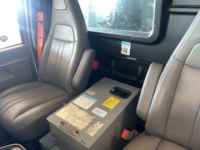 Chevrolet Express Cargo Van Vehicle Full-screen Gallery Image 17