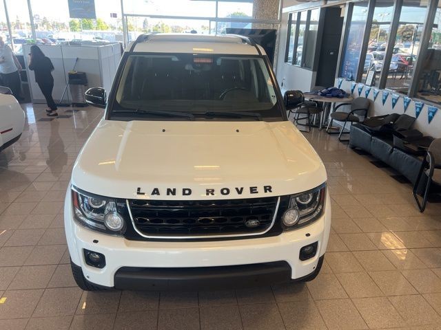 Land Rover LR4 Vehicle Full-screen Gallery Image 14