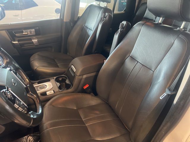 Land Rover LR4 Vehicle Full-screen Gallery Image 15