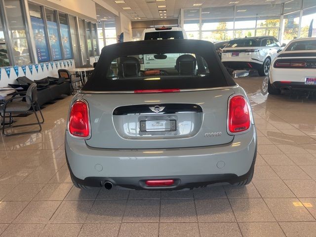 MINI Convertible Vehicle Full-screen Gallery Image 03