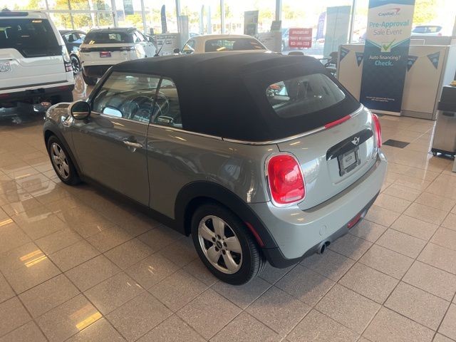 MINI Convertible Vehicle Full-screen Gallery Image 04