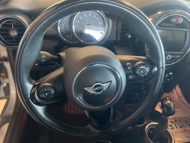 MINI Convertible Vehicle Full-screen Gallery Image 07