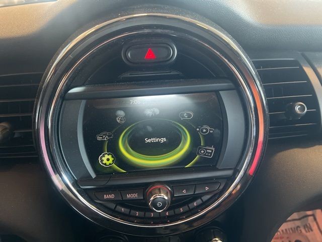 MINI Convertible Vehicle Full-screen Gallery Image 10