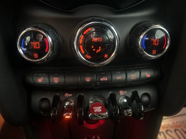 MINI Convertible Vehicle Full-screen Gallery Image 11