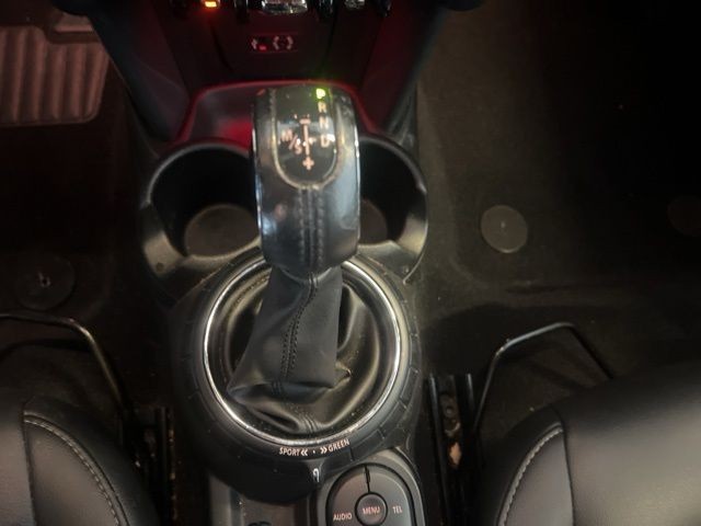 MINI Convertible Vehicle Full-screen Gallery Image 13