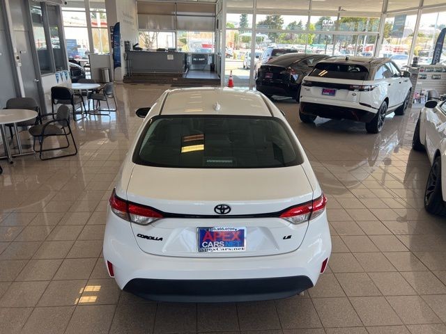 Toyota Corolla Vehicle Full-screen Gallery Image 08