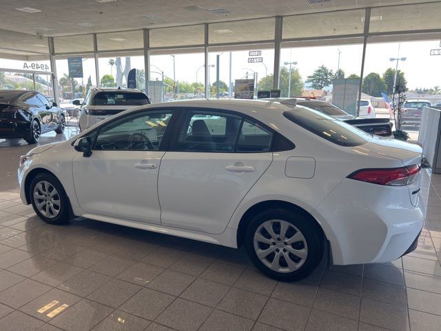 Toyota Corolla Vehicle Full-screen Gallery Image 11