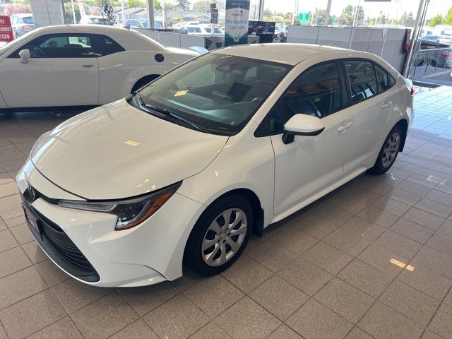 Toyota Corolla Vehicle Full-screen Gallery Image 12