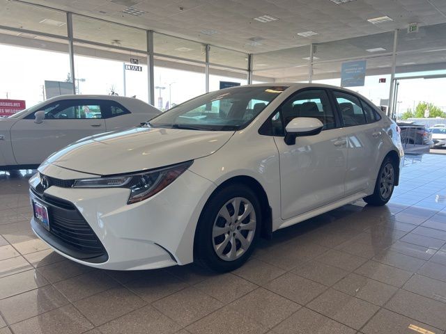 Toyota Corolla Vehicle Full-screen Gallery Image 13