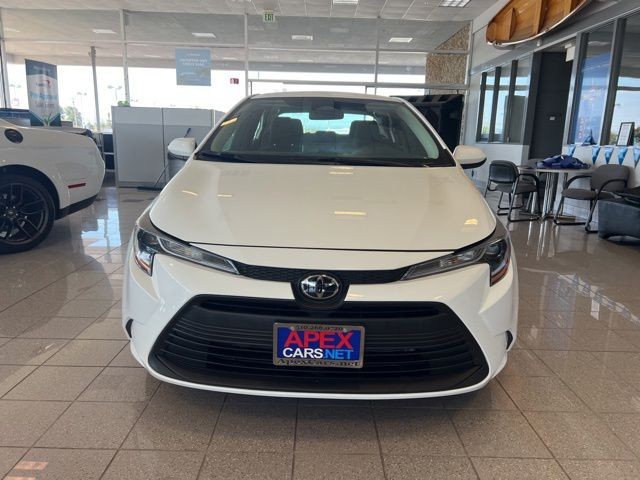 Toyota Corolla Vehicle Full-screen Gallery Image 15
