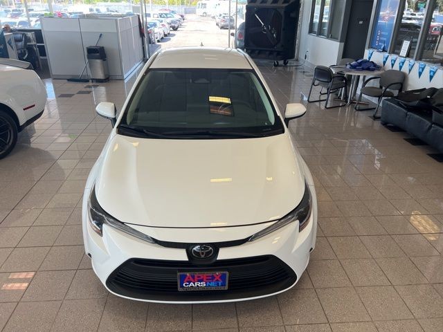 Toyota Corolla Vehicle Full-screen Gallery Image 16