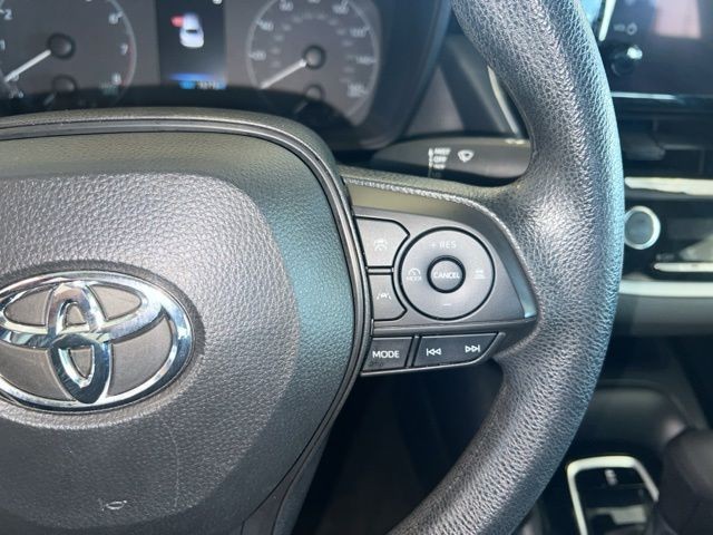 Toyota Corolla Vehicle Full-screen Gallery Image 19