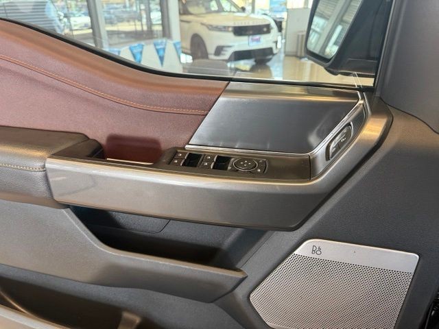 Ford F-150 Vehicle Full-screen Gallery Image 19