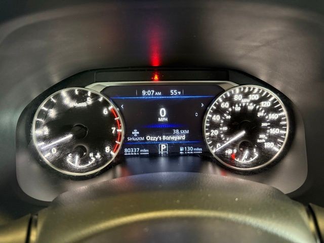 Nissan Altima Vehicle Full-screen Gallery Image 12