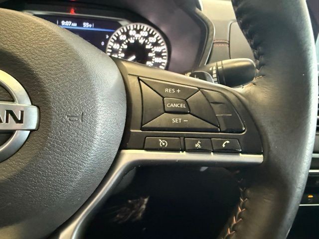 Nissan Altima Vehicle Full-screen Gallery Image 16