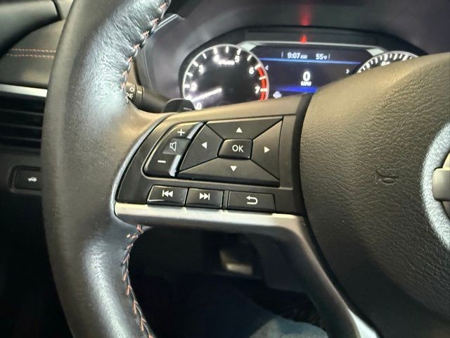 Nissan Altima Vehicle Full-screen Gallery Image 17