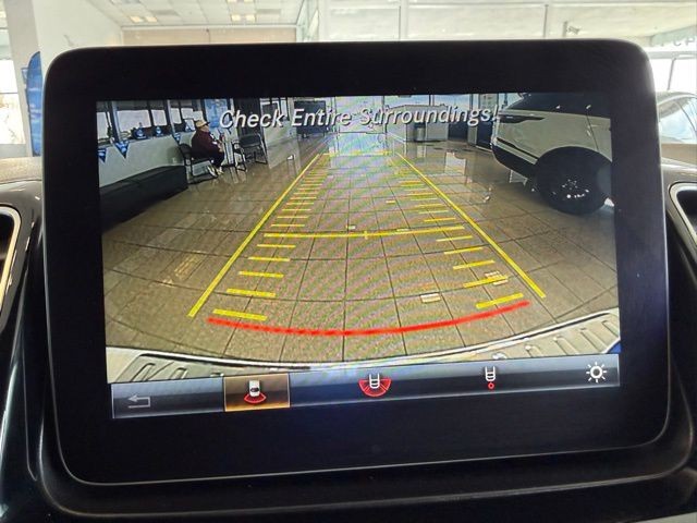 Mercedes-Benz GLE Vehicle Full-screen Gallery Image 14