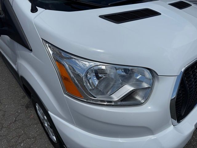 Ford Transit Passenger Wagon Vehicle Full-screen Gallery Image 10