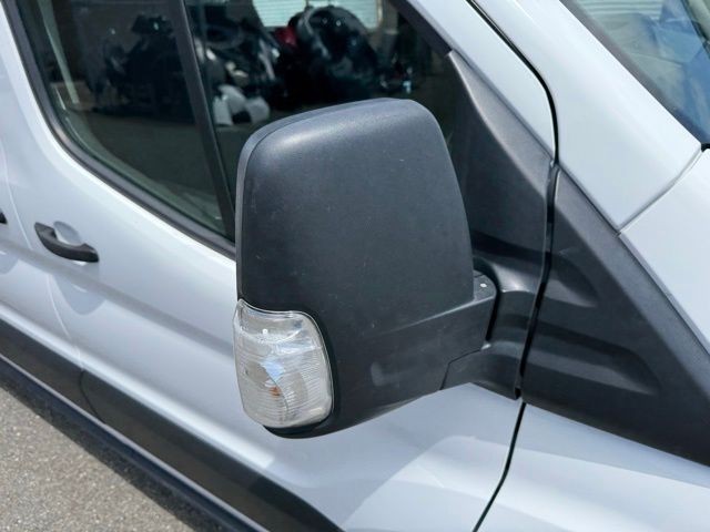 Ford Transit Passenger Wagon Vehicle Full-screen Gallery Image 12