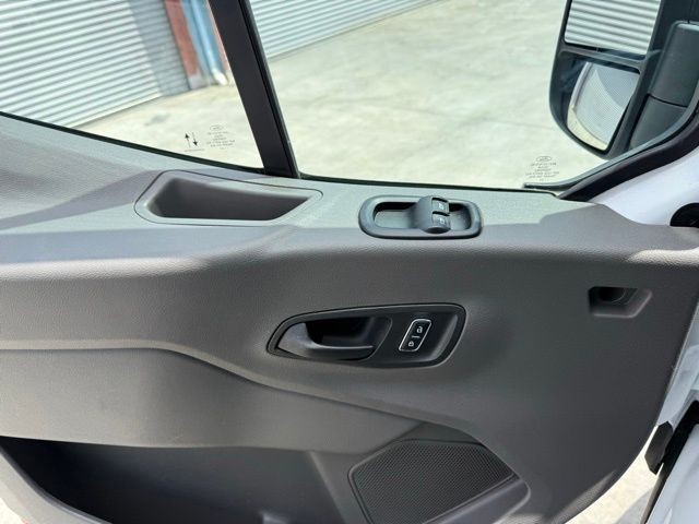 Ford Transit Passenger Wagon Vehicle Full-screen Gallery Image 20
